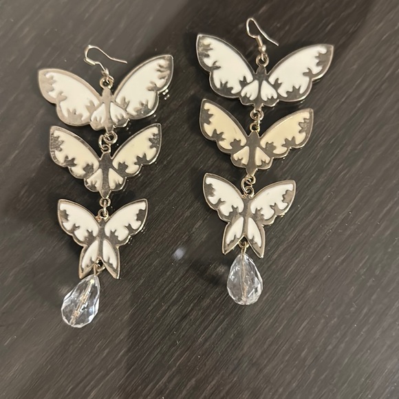 bebe Enamal Butterfly Earrings gold white - Picture 1 of 3